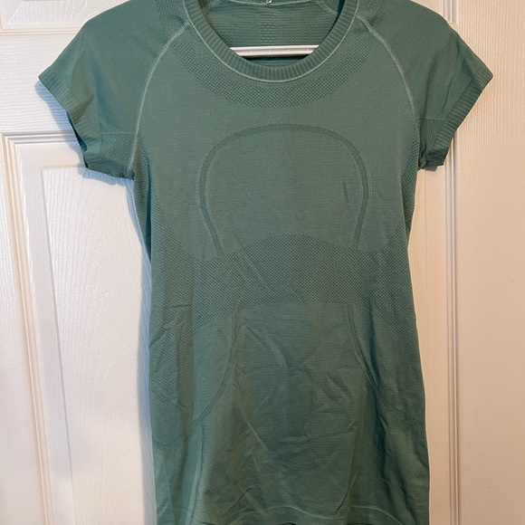 Lululemon Size 6 Swiftly Tshirt - Picture 1 of 3